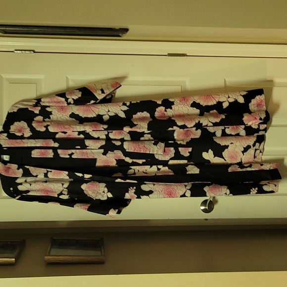 robe - Picture 1 of 2